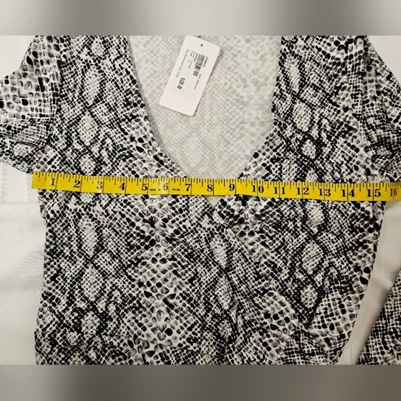 Good American Runaround Wrap Dress In Black And White Python Size 2 NWT - Picture 9 of 10